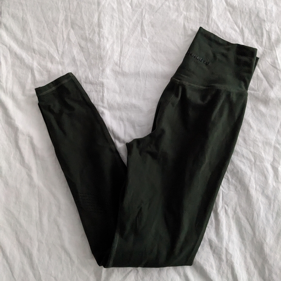 Alphalete Surface Path Laser Cut Legging - Picture 3 of 4